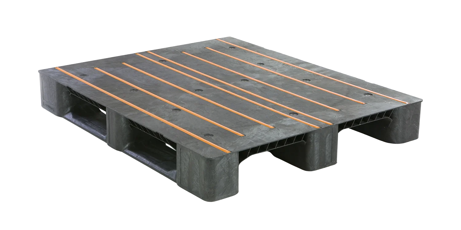 Palettes plastique 1200 x 1000 plateau ferm&eacute; 3 semelles medium Antid&eacute;rapant - 4qp1210mb3r cd ao isol vrijstaand web - 4.QP1210MB3R-CD-AO