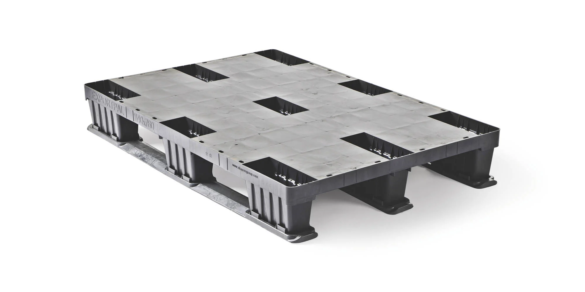 Kunststof pallet 760 x 1140 gesloten dek 3 runners - Kunststof pallet 760 1140 qp76114lr3rr cd t - QP76114LB3RR-CD