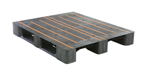 Palet pl&aacute;stico 1200 x 1000 cerrado 3 patines medium Antideslizante - 4qp1210mb3r cd ao isol vrijstaand web - 4.QP1210MB3R-CD-AO